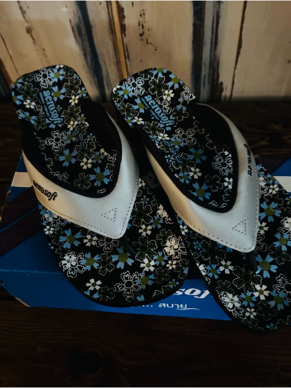 Aerosoft Womens Floral Flip Flops - w/ Silver Straps